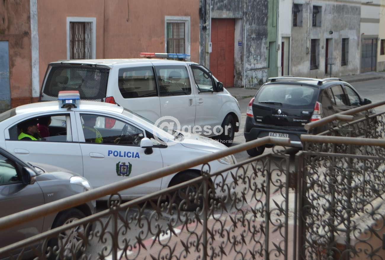 Decían que tenían autorización para quedarse, pero hasta un auto le habían vendido